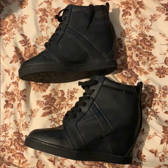 Black high top heels - Picture 1 of 3